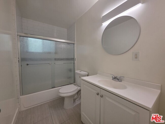 Building Photo - 1224 N Fairfax Ave