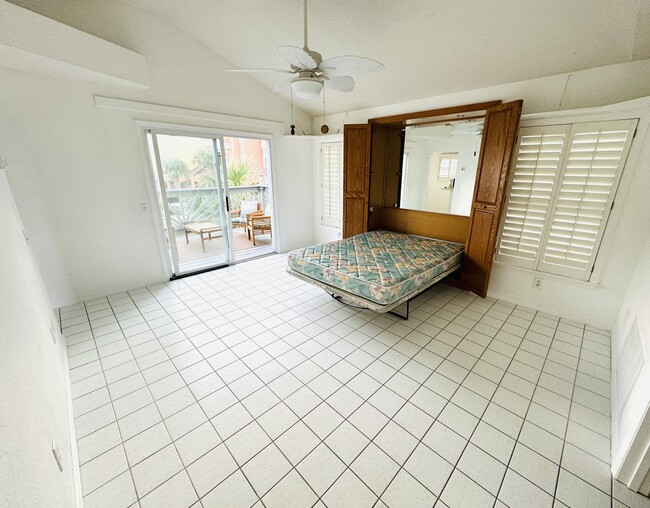 Building Photo - 135 178th Ave W