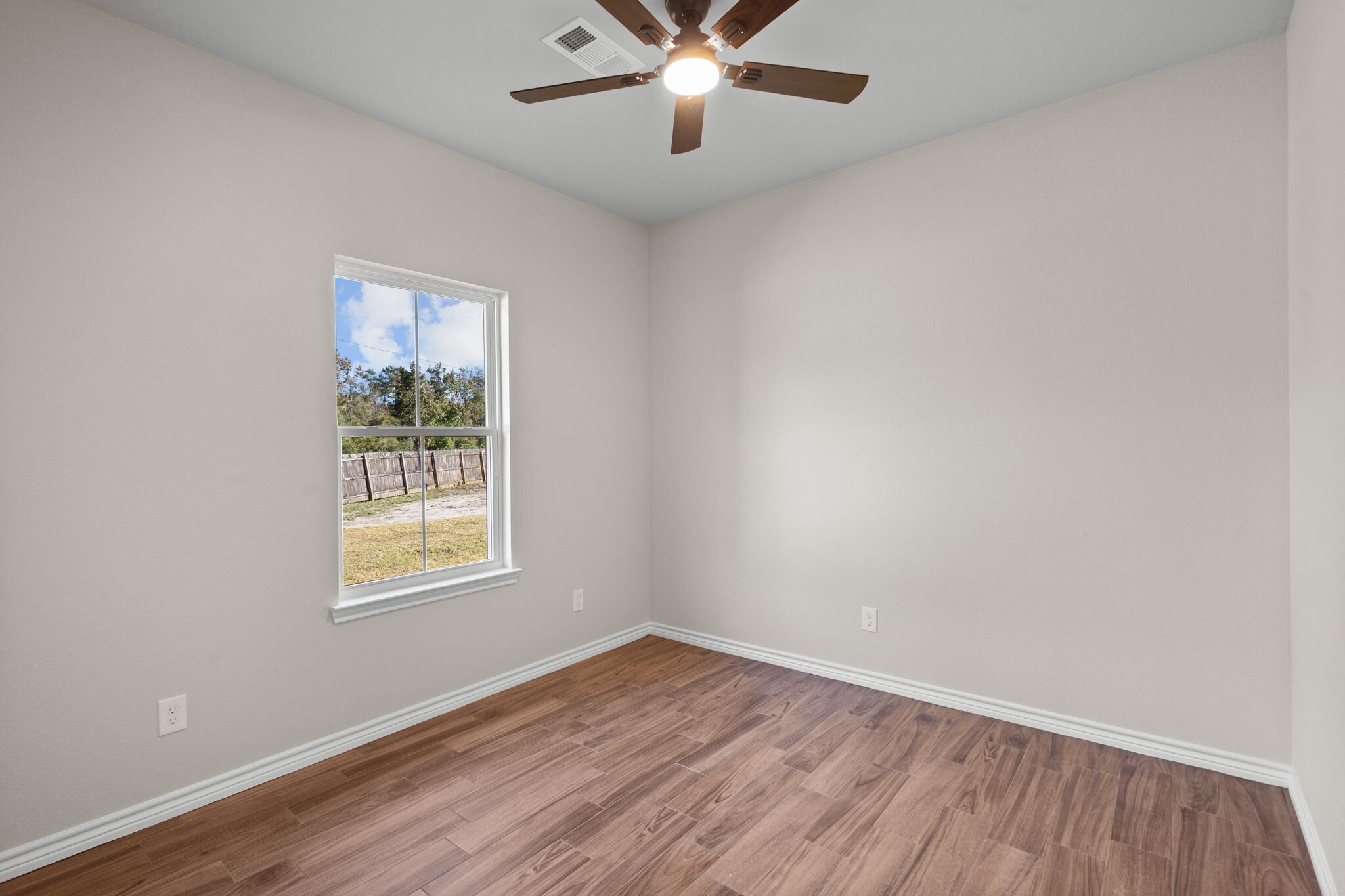 Building Photo - 195 Teal Dr