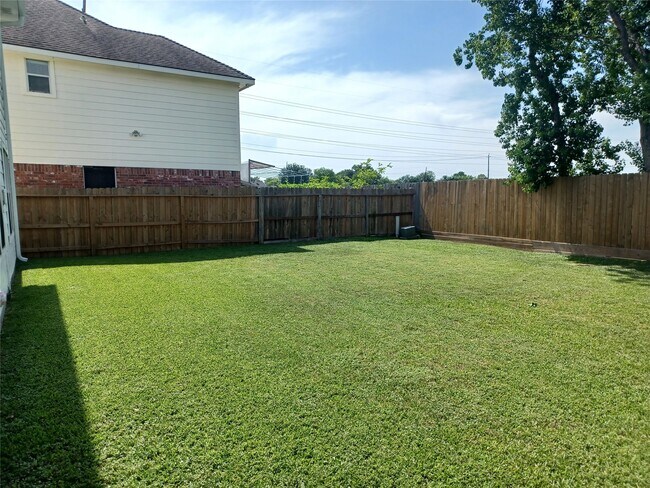 Building Photo - 13414 Beechglen Ln