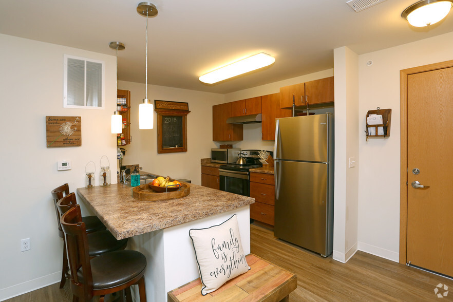 2BR, 2BA - Kitchen - Fox Crossing II