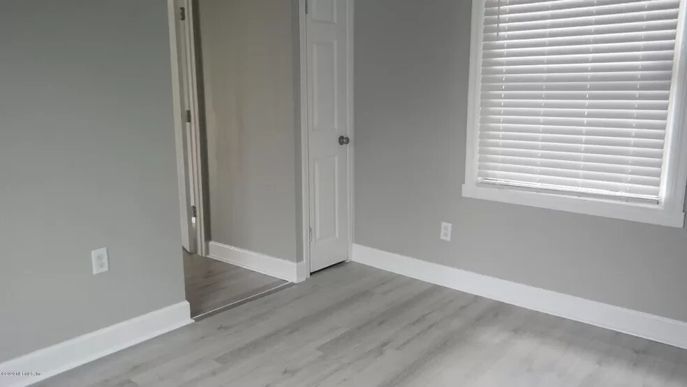 Room 1 - 1743 Mayfair Rd