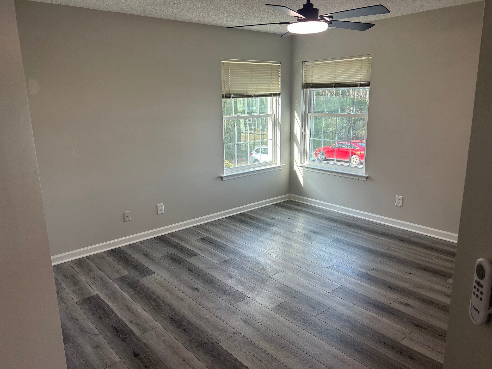 Building Photo - 8960 Duckview Dr