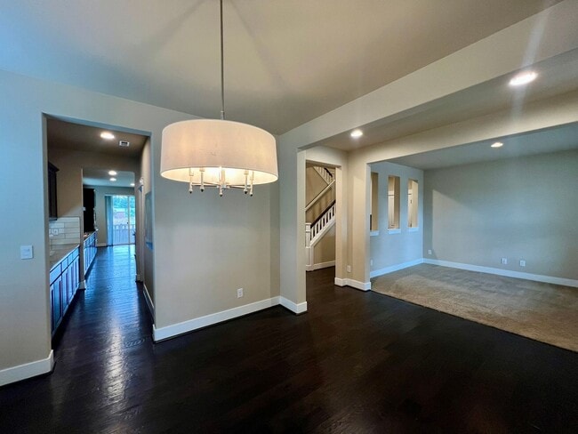 Building Photo - Large 5 Bedroom Home in Tumwater