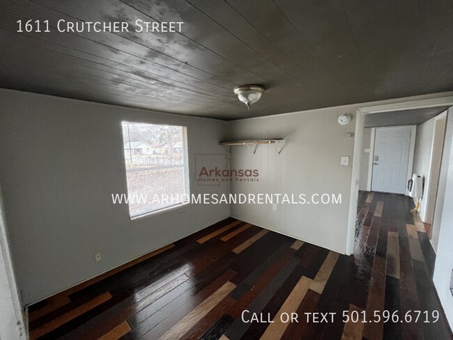 Building Photo - 1611 Crutcher St