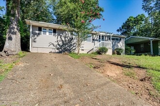 Building Photo - 711 Moore St