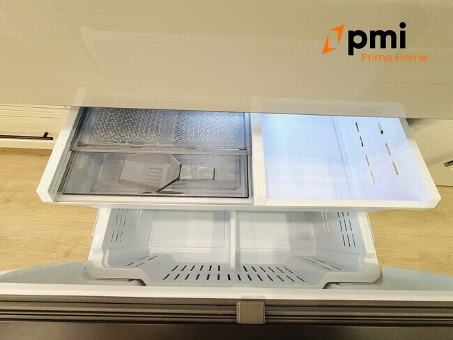 Building Photo - "Spacious Elegance Awaits: 5-Bedroom Home with 3.5 Baths in Winter Garden"