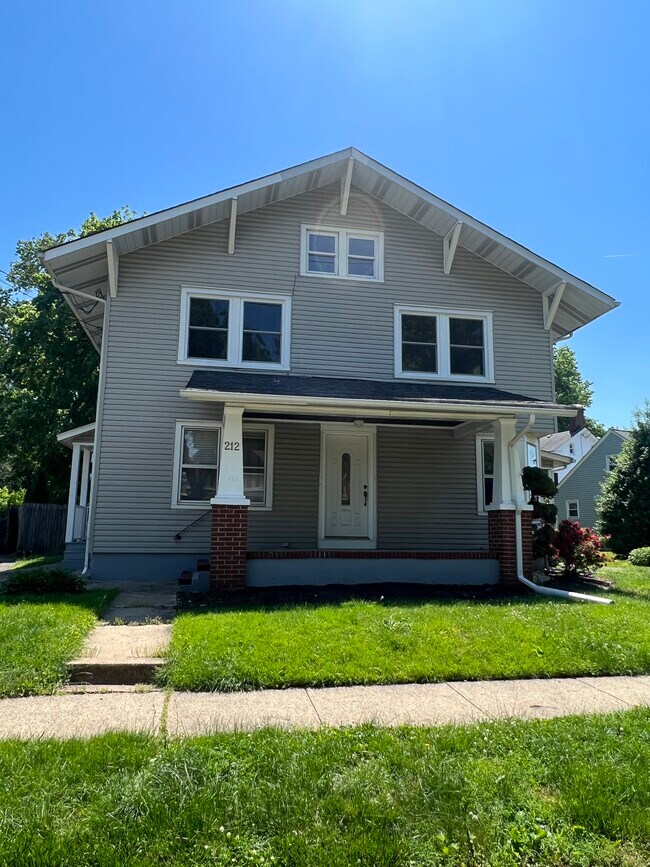 Primary Photo - 212 Mountain Ave