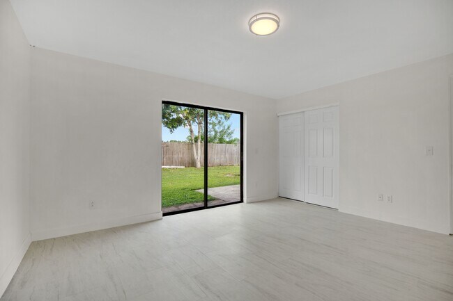 Building Photo - 398 Buttonwood Dr