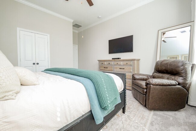 Building Photo - 15426 Hill Country Oaks Ln