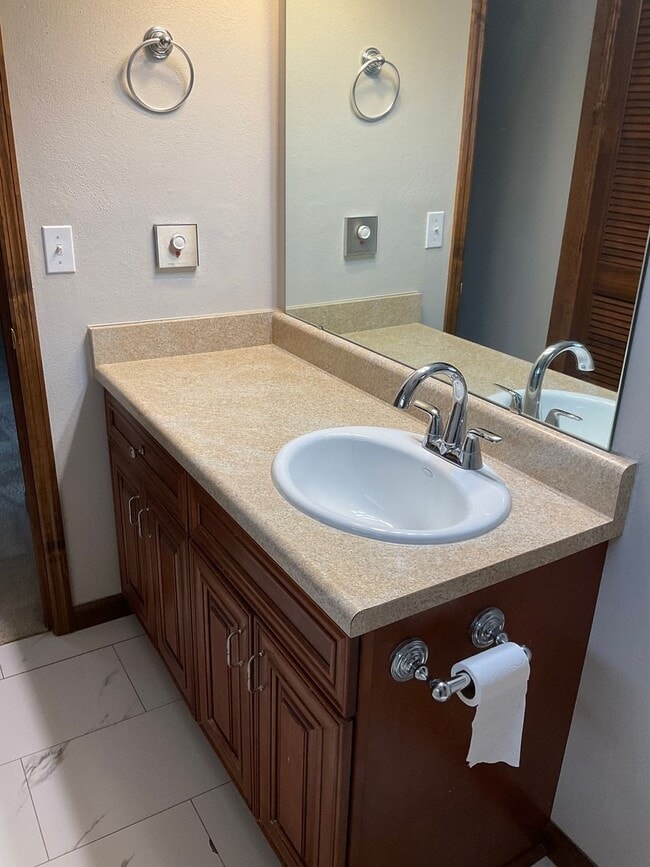 Building Photo - 33 Estates View Dr