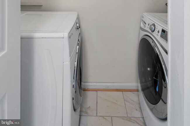 Building Photo - 623 Bywater Rd