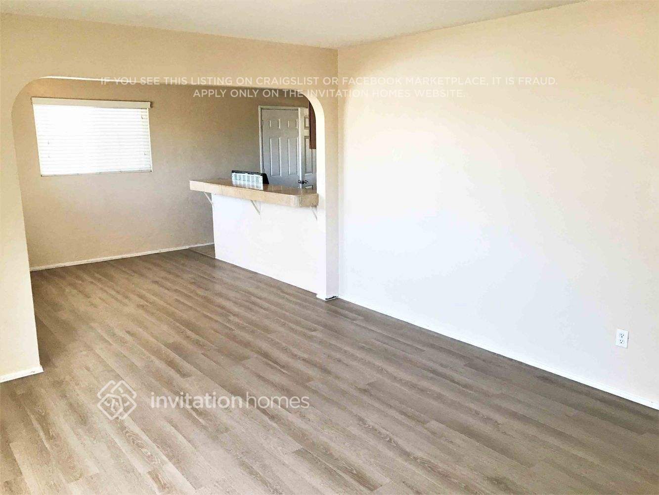 Building Photo - 3026 W Lawrence Ln