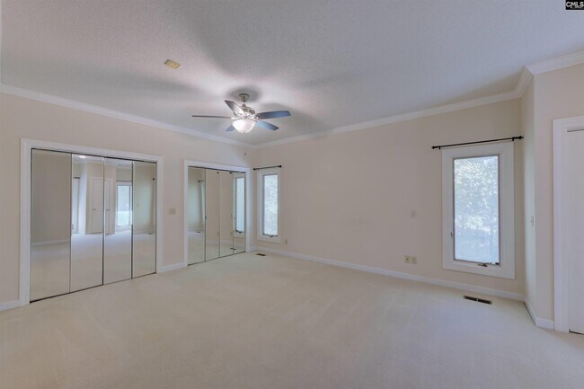 Building Photo - 9 Fairway Ln