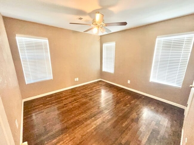 Building Photo - Warm and Inviting 3-bedroom 1-bathroom house