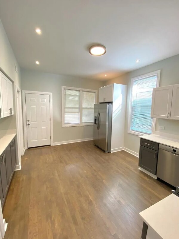 Building Photo - 2729 S Harding Ave