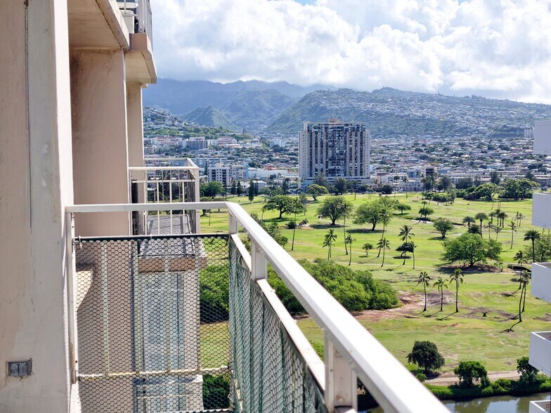 Building Photo - 2415 Ala Wai Blvd