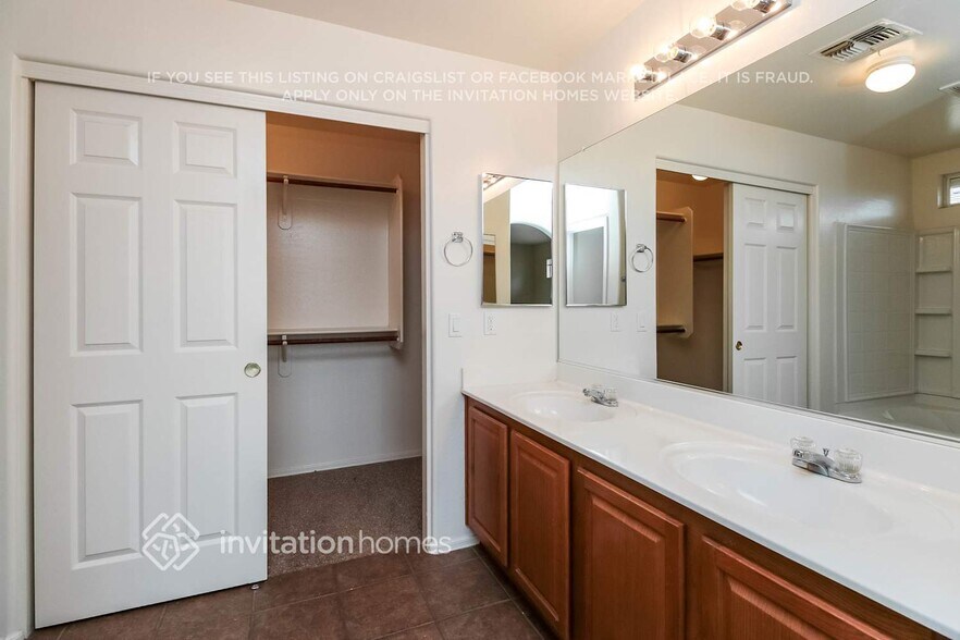 Building Photo - 22388 W La Vista Cir