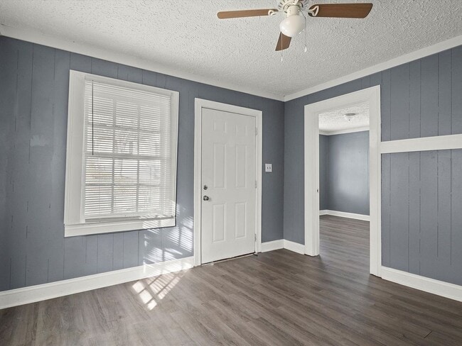 Building Photo - 206 Chaplin Ave