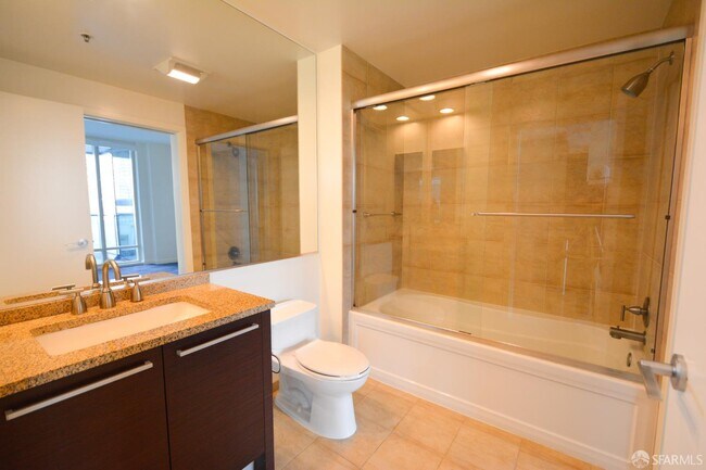 Building Photo - 425 1st St