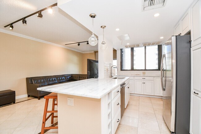 Building Photo - 5150 Hidalgo St