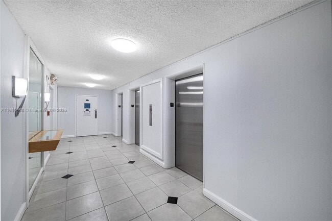 Building Photo - 6770 Indian Creek Dr