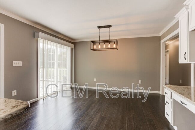 Building Photo - 15617 Mockingbird Ln