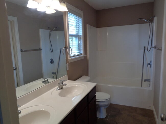 Building Photo - 2702 Comstock Dr