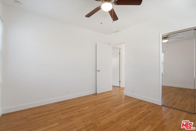 Building Photo - 6711 W 87th Pl