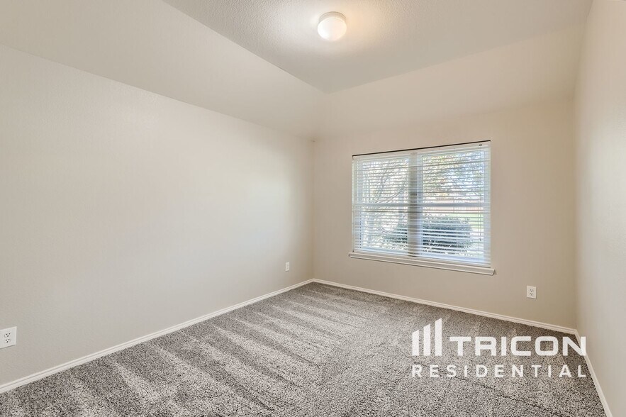 Building Photo - 522 Golden Bell Dr