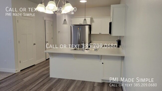 Building Photo - Gorgeous Top Floor Condo! Great Views!