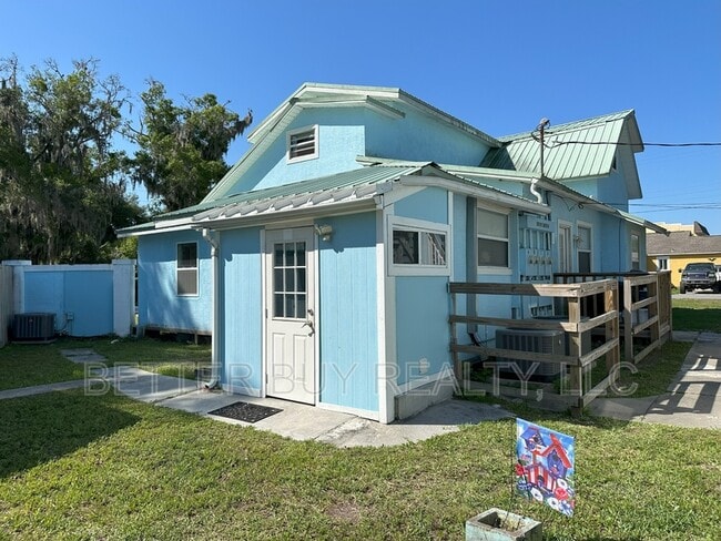 Building Photo - 300 N Church St