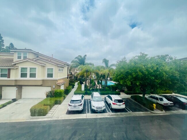 Building Photo - 3201 Aspen Grv