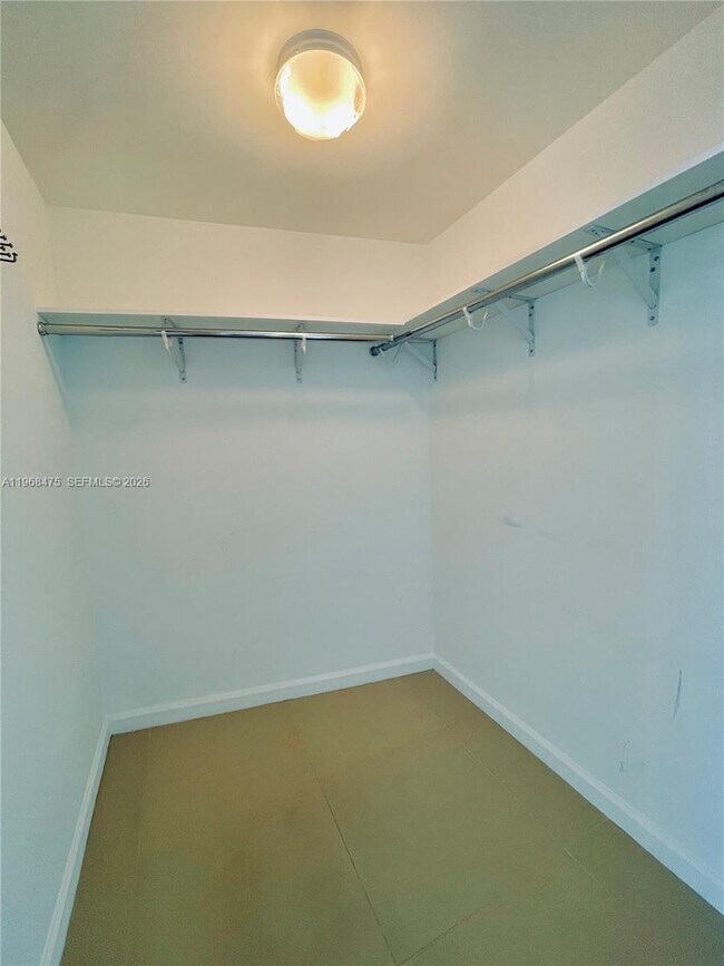 Building Photo - 495 Brickell Ave