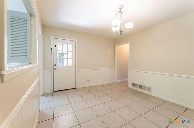 Building Photo - 4506 Walnut Rd