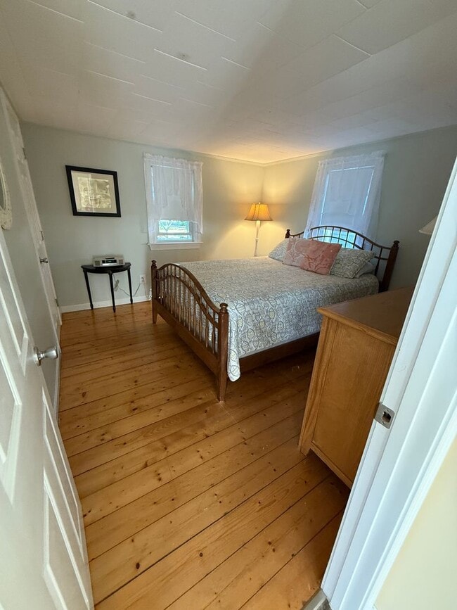 Building Photo - 2 bedroom ,1 bathroom Ranch style home in ...