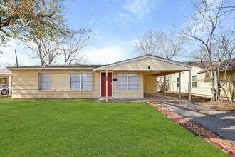 Building Photo - 8118 Panay Dr