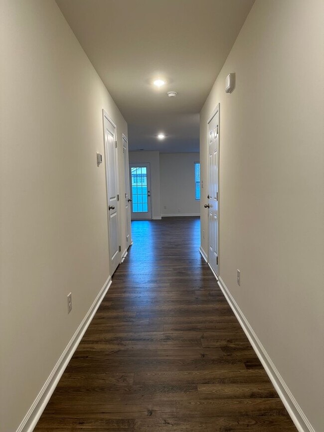 Building Photo - 3 Bedroom / 2.5 Bath Townhome Kingsport, TN