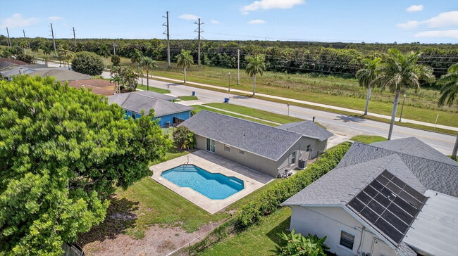 Building Photo - 316 La Mancha Ave