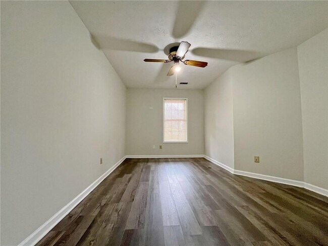 Building Photo - 11250 Ridge Hill Dr