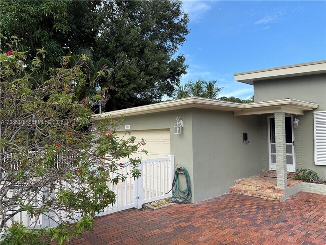 Building Photo - 800 SW 8th Terrace