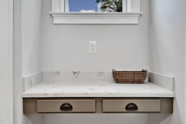 Building Photo - Summerhouse on Everett Bay Home Available!