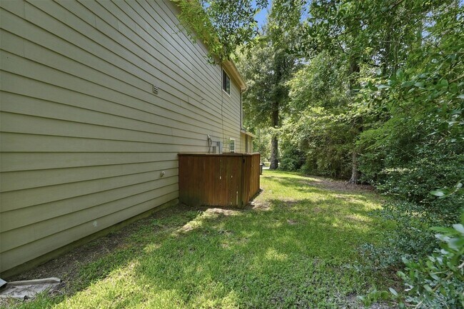 Building Photo - 15621 Northland Dr