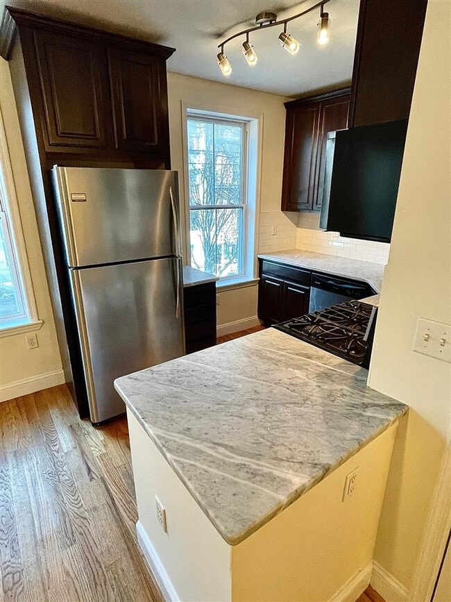 Building Photo - 325 1st St