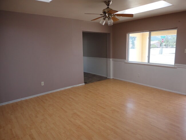 Building Photo - 3 bedroom 1 Bath