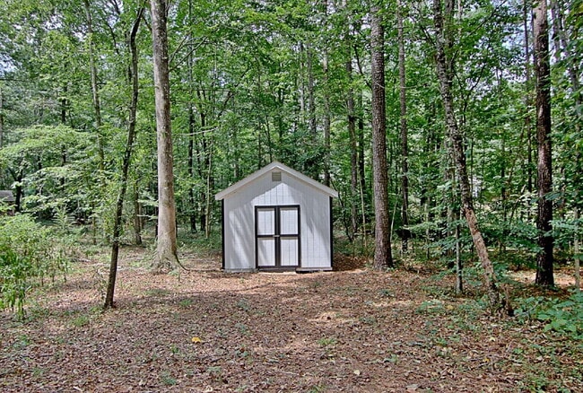Building Photo - 49 Montrose Ln