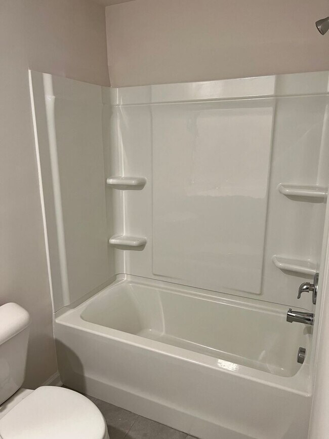 Building Photo - 23 Vineyard Pl