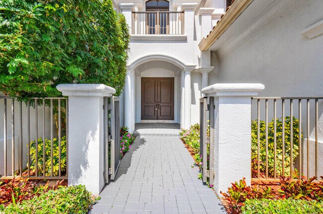Building Photo - 17895 Cadena Dr