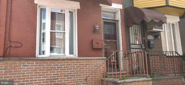 Building Photo - 2324 Watkins St