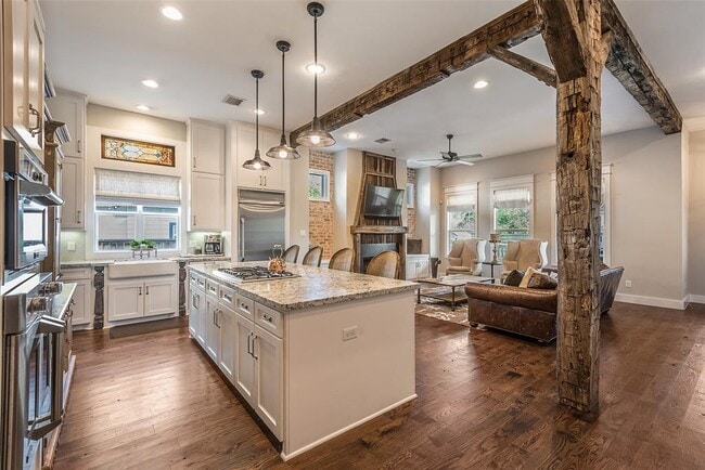 Building Photo - 127 5th St